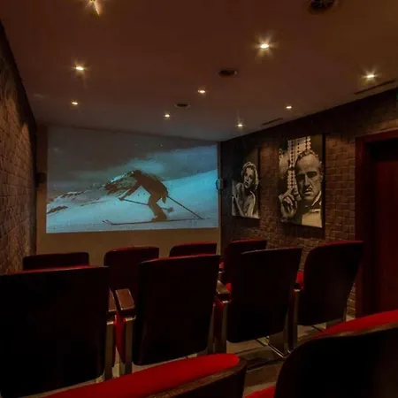 Vila 6br Modern Chalet With Private Spa- What'app - 0034-635-520-036 - For Reservations!!