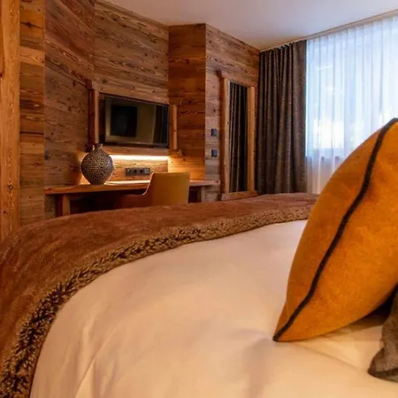 6br Modern Chalet With Private Spa- What'app - 0034-635-520-036 - For Reservations!! *