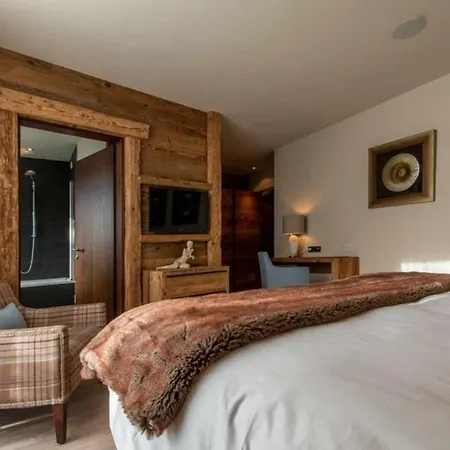 6br Modern Chalet With Private Spa- What'app - 0034-635-520-036 - For Reservations!! Vila