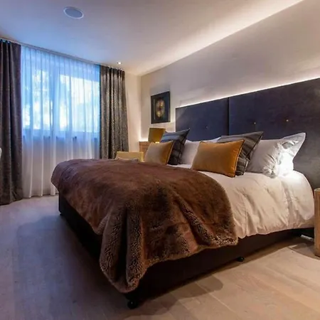 6br Modern Chalet With Private Spa- What'app - 0034-635-520-036 - For Reservations!! Βίλα